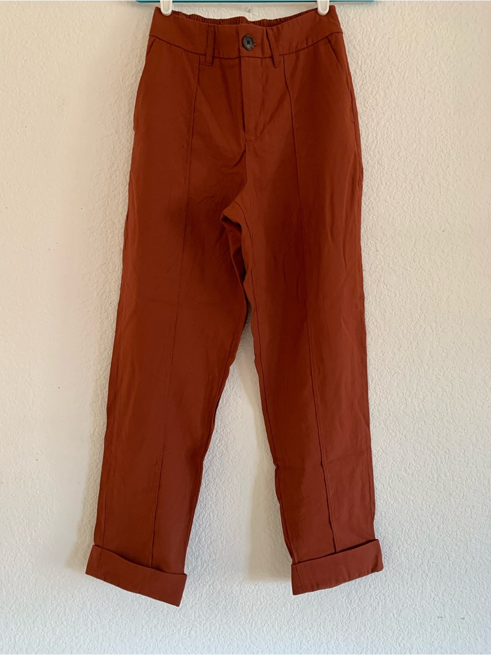 Women’s High Waist Cuffed Cropped Pant in Rust